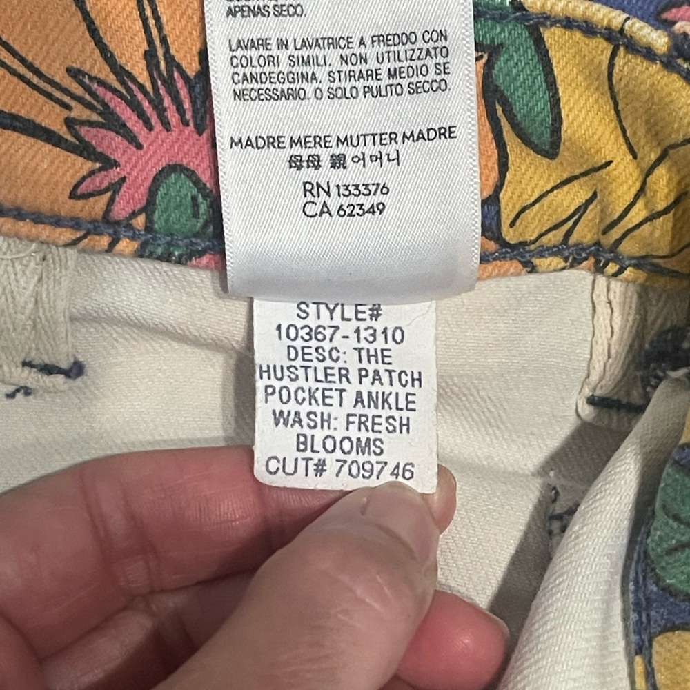MOTHER The Hustler Printed Patch Pocket Jeans
Floral Print Fresh Blooms Jeans 27 - Picture 6 of 14